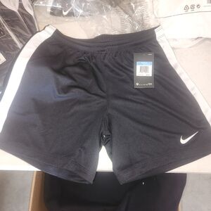 Nike Women's shorts. SIZE MED NEW